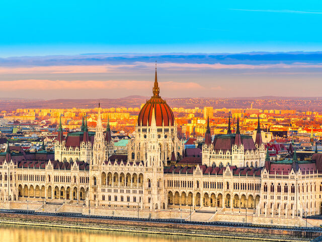 Kıbrıs Hareketli Uçaklı Orta Avrupa Masalı Turu AJer Havayolları ile 7 Gece 8 Gün