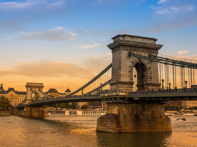 Kıbrıs Hareketli Uçaklı Orta Avrupa Masalı Turu AJer Havayolları ile 7 Gece 8 Gün